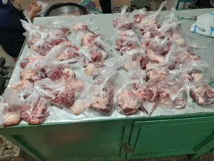 تهیه و توزیع ۵۰ بسته گوشت گرم به همت بسیجیان در شاهرود