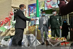 نواختن زنگ ایثار و مقاومت و تجلیل از پیشکسوتان در مدرسه شاهد مریم تویسرکان