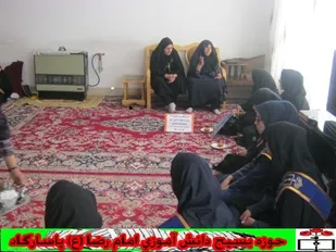 دیدار با خانواده شهید دانش آموز قربانی در قالب طرح همکلاسی آسمانی