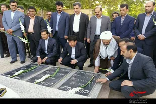 ادای احترام مسئولین نهاوند به مقام شامخ شهدا به&zwnj;مناسبت هفته دولت