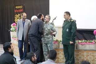تجلیل از قاریان قرآن همزمان با ختم قرآن کریم در لشکر 14 امام حسین(علیه السلام)