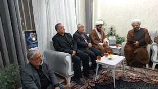 دیدار استاندار خراسان جنوبی و فرمانده سپاه انصارالرضا علیه&zwnj;السلام با خانواده شهدای جنگ رمضان
