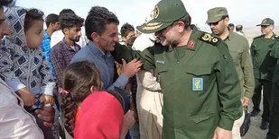پاسداران حریم ولایت مثل حاج قاسم، جانفدای مردم ایران هستند/ افتتاح زمین چمن مصنوعی در روستای جاسک توسط ندسا
