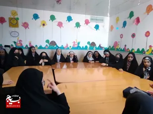 آشنایی دختران پایگاه حضرت معصومه (س) قم با سیره شهدا