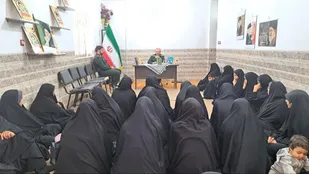 نشست روشنگری با محوریت "شخصیت مقام معظم رهبری" در بهادران مهریز