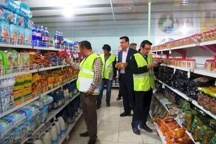 همکاری نیروهای بسیجی در طرح نظارت بر بازار کرمان