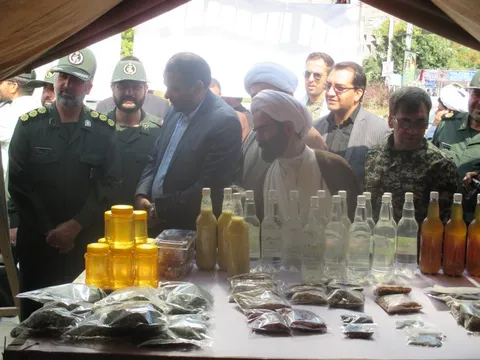 نمایشگاه هفته دفاع مقدس در شهر راز افتتاح شد