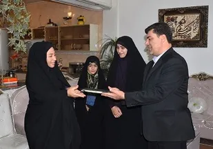 فرهنگ ایثار و شهادت عامل رشد و تعالی جامعه است