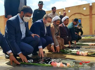مشاور رئیس جمهور به مقام شامخ شهدای شوط ادای احترام کرد