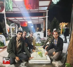 ادای احترام بسیجیان به مقام شامخ شهداء