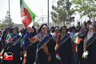 رژه وحدت آفرین خواهران بسیجی شیعه و سنی در زاهدان