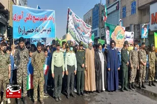 حضور دانش آموزان و مردم شهر خورموج در راهپیمایی ۱۳آبان