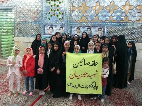 کودکان پایگاه مقاومت بنت الهدی با شهدا تجدید میثاق کردند