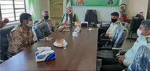 دیدار فرمانده محور عملیاتی کاوه و فرمانده گردان ۱۶ امام حسین (ع) با فرمانده نیروی انتظامی صالح آباد