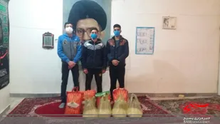 توزیع بسته های کمک معیشتی به خانوارهای نیازمند روستای سست اسفراین