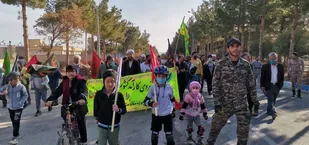 برگزاری همایش پیاده روی خانوادگی و جشنواره بازی&zwnj;های بومی محلی در بیارجمند+ تصاویر