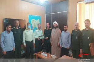 تقدیر فرمانده ناحیه مقاومت دشتی از فرمانده انتظامی این شهرستان