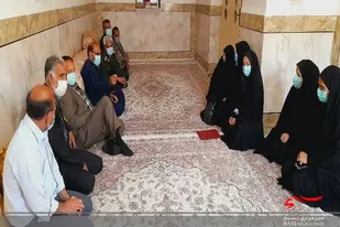 فرمانده ناحیه مقاومت بسیج سپاه زابل با خانواده شهید اهل سنت در زابل دیدار کرد