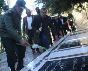 عطرافشانی گلزار شهدا شاهرود