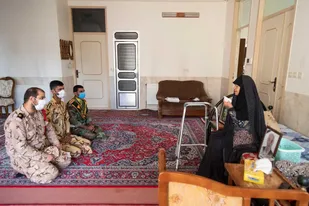 تجلیل از والدین شهدای سرباز و تجدید بیعت با آرمان شهدا