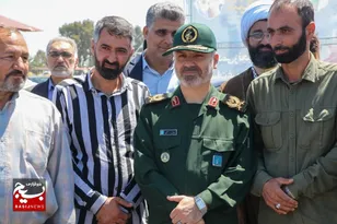 شکوه امروز زنجیره انسانی دیار علویان در سواحل دریای خزر، در شان نیروهای مسلح ایران بوده است