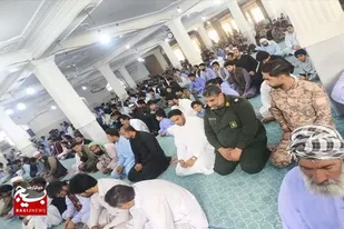 حضور سازمان&zwnj;یافته بسیجیان حوزه حضرت علی&zwnj;ابن&zwnj;ابیطالب (ع) در نماز جمعه بخش مرکزی میرجاوه
