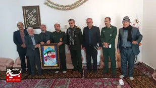 دیدار از خانواده شهید انقلاب در شهرستان صیدون
