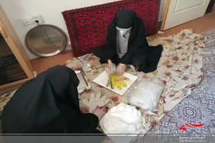 تولید دستکش و ماسک در پایگاه&zwnj;های حوزه حضرت خدیجه(س) همدان