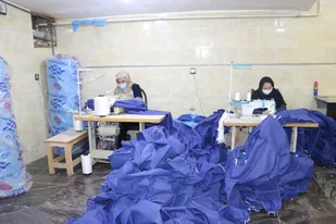 اقدام جهادی خواهران بسیجی شهرکرد در حمایت از کادر درمان