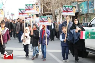 شکوهِ حضور مردم انقلابی کاشمر در راهپیمایی ۲۲ بهمن از قاب دوربین بسیج+تصاویر