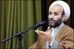 دست محبت دادن با ظالمین مغایر دستورات الهی است