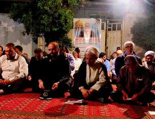 مراسم پرفیض زیارت عاشورا در منزل شهید خوش محمدی