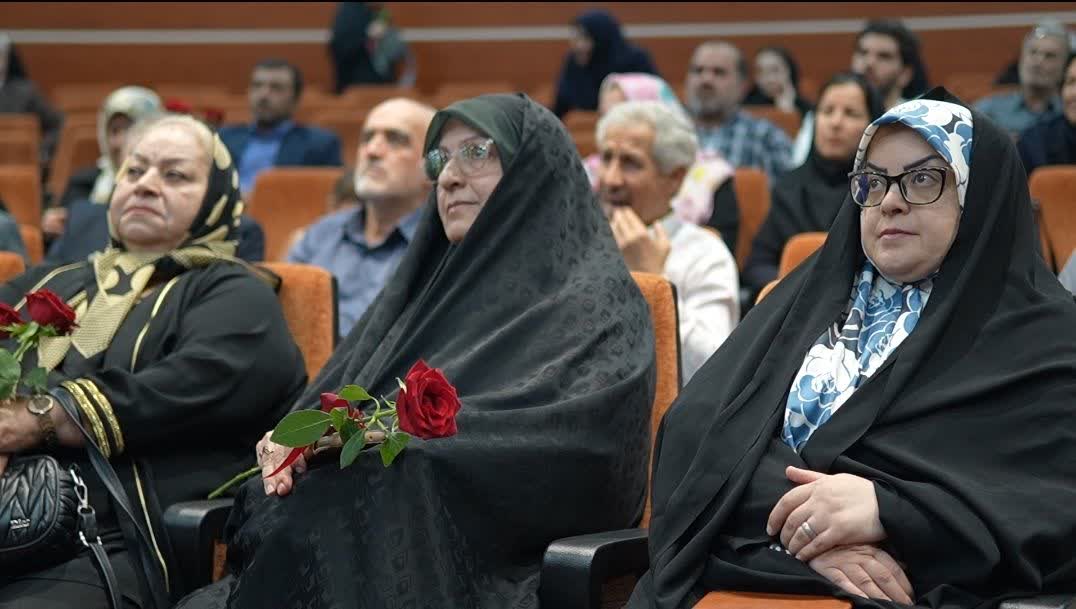جامعه پزشکی در دفاع مقدس، کرونا و میدانهای خدمت، نقشآفرینی ماندگاری داشته است جامعه پزشکی در دفاع مقدس، کرونا و میدانهای خدمت، نقشآفرینی ماندگاری داشته است