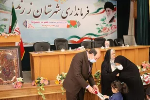 از فرزندان دختر بسیجیان پایگاه سیدالشهدای فرمانداری زرند تجلیل به عمل آمد