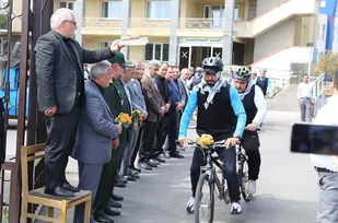 دوچرخه&zwnj;سواران بصیر تبریزی عازم حرم امام خمینی(ره) شدند