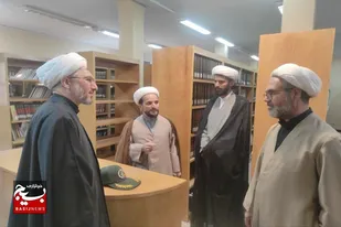 بازدید مسئول نمایندگی ولی فقیه در سپاه استان همدان از کتابخانه آیت&zwnj;الله آخوند (ره)