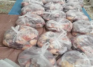 توزیع گوشت گرم بین خانواده های شهرکی صنعتی قم