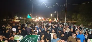 طنین ندای &laquo;لبیک یا حسین&raquo; در هویزه؛ برگزاری مراسم تشییع نمادین شهید مجاهد، امام سیدعلی حسینی خامنه&zwnj;ای