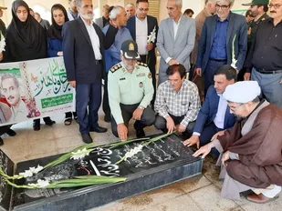غبارروبی مزار شهدای شهرستان خرمدره به مناسبت هفته دولت + عکس