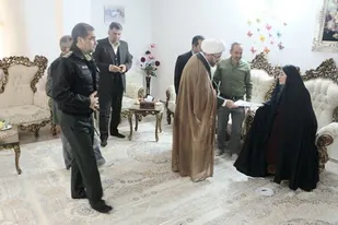 دیدار با خانواده های شهیدان &laquo;سلمانی&raquo; و &laquo;سلیم خانی&raquo; در اشتهارد &nbsp;