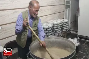 پخت حلیم نذری و افطاری در روستای تکه نهاوند