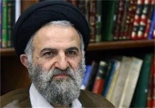 رمز پیروزی انقلاب وحدت کلمه بود