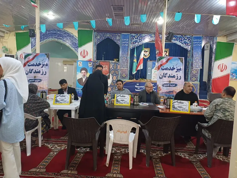 برپایی میز خدمت جهادی برای رسیدگی به مشکلات رزمندگان و بسیجیان در قشم