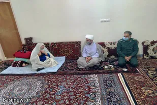 دیدار مسئول نمایندگی ولی فقیه در سپاه رزن با خانواده&zwnj;های شهدا