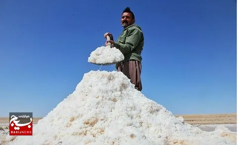 برداشت سنتی نمک در خراسان شمالی