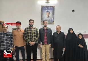 بسیجیان پایگاه بسیج شهداءزاویه با خانواده معظم شهدا سپاه فاطمیون منطقه جمکران دیدار کردند