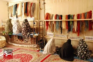 نقش رنگین اقتصاد مقاومتی بر دار قالی های دستباف