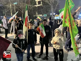 حضور حماسی جوانان هیئت حضرت جوادالائمه (ع) مشهد در مراسم عزاداری رهبر شهید