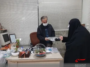 بسیجیان پایگاه مقاومت بسیج حضرت ام البنین(س) از کادر درمان تقدیر کردند