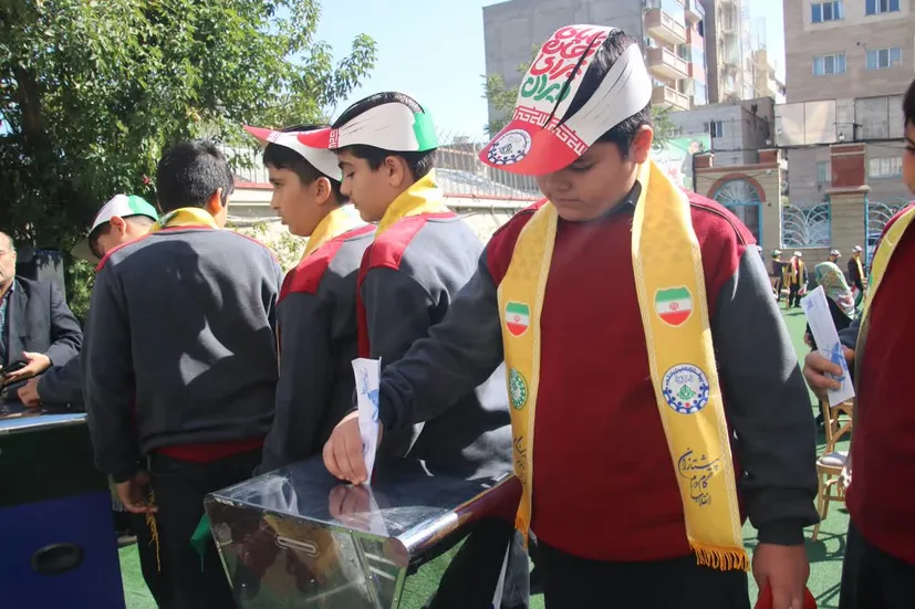 مشارکت فعال دانش آموزان آذربایجان شرقی در جشن عاطفه ها 